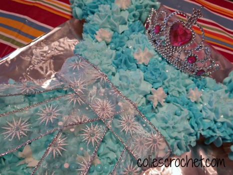 Princess Dress Cupcake Cake | Colie's Crochet | coliescrochet.com